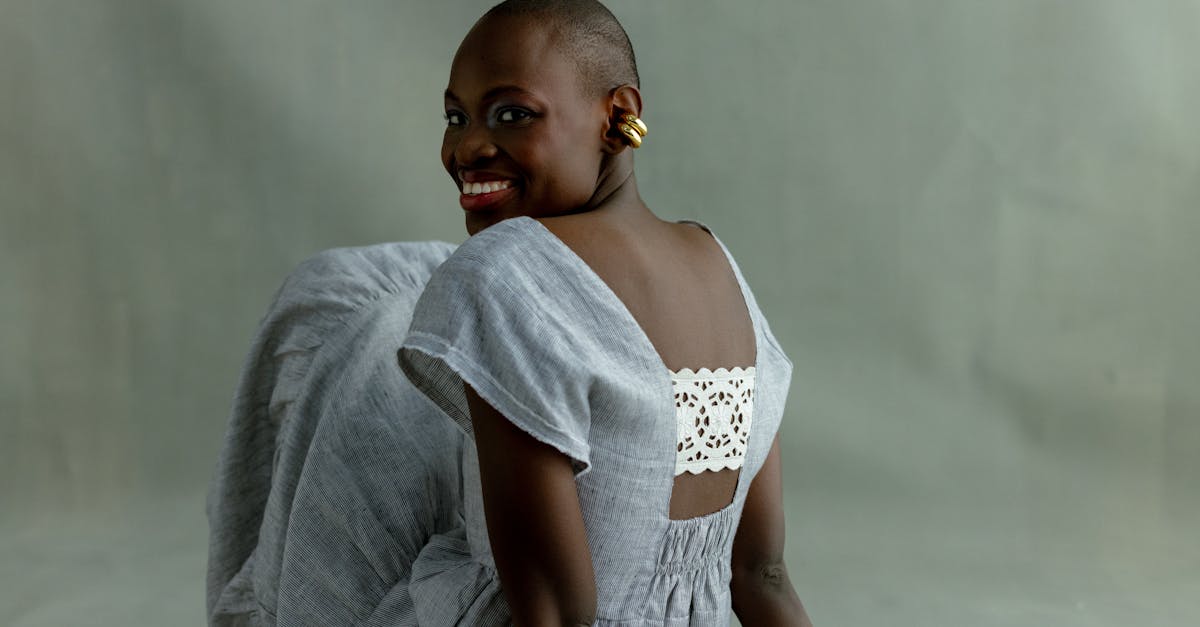 découvrez notre sélection d'accessoires bdsm pour tous les niveaux : menottes, fouets, masques et jouets pour explorer vos fantasmes en toute sécurité et discrétion. parfait pour pimenter vos jeux de couple !