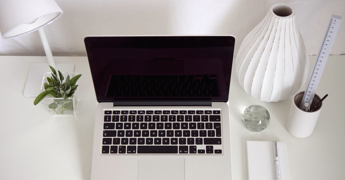 découvrez les accessoires indispensables pour débuter dans le bdsm : guides, conseils et idées pour explorer en toute sécurité et éveiller vos sens.